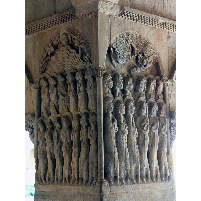 an angle pillar in the Silos cloister