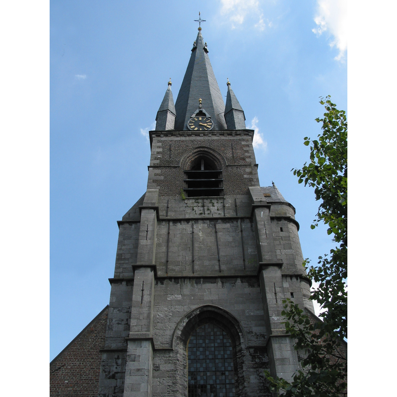 Source caption: "Boussu (Belgique), l'église Saint-Géry (XVII-XIXe siècle)."