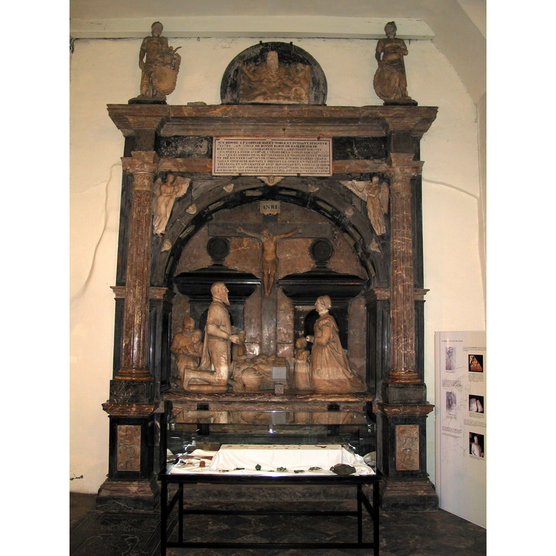 Source caption: "le mausolée Renaissance de Jean Hennin-Liétard, comte de Boussu et d'Anne de Bourgogne son épouse (Sculpteur: Jacques du Broeucq - XVIe siècle)" [NB: this monument is inside the funerary chapel of the "seigneurs de Boussu"; the original chapel dates from the 12thC, but was re-built in the 16thC -- the old font basin is now kept in this chapel]