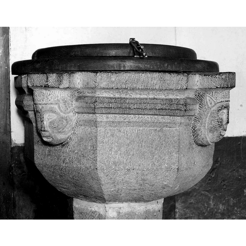 one of four heads at 90-degree angles on the basin top side; seen here on the left