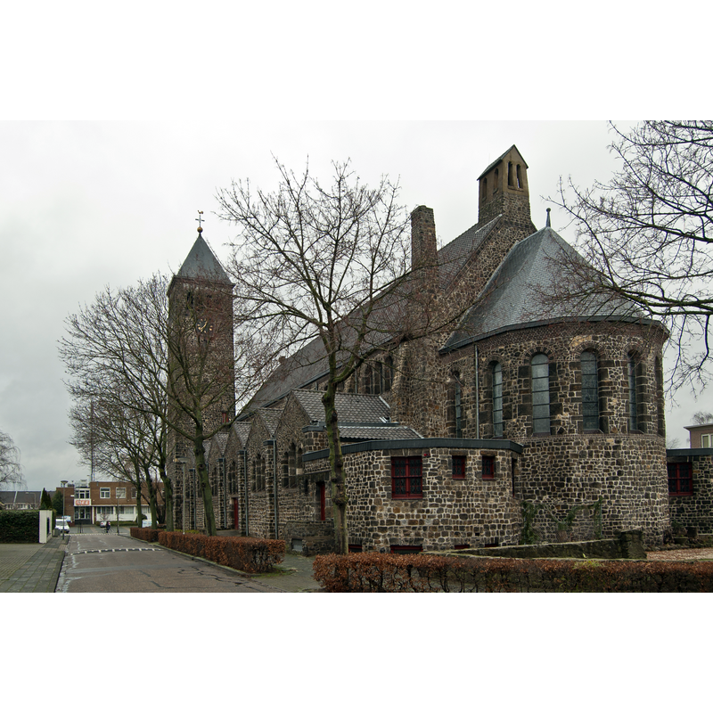 the new church -- Source caption: "Die neue Salviuskerk in Limbricht (1922), enworfen von Jos Cuypers unter Mitarbeit seines Sohnes Pierre Cuypers junior"