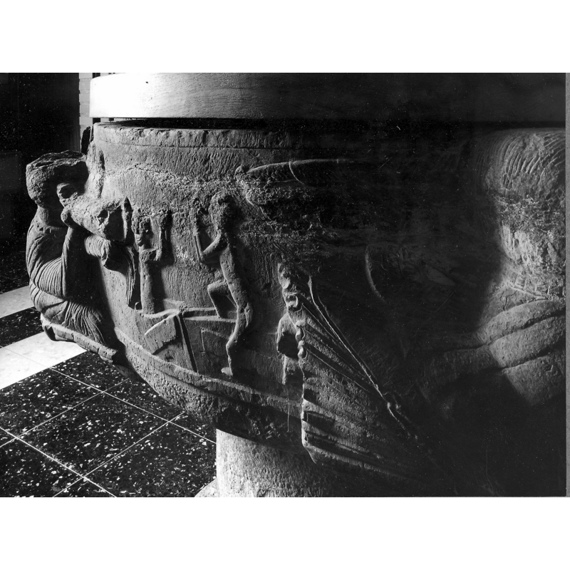 the number of 'resurrecting' figures and their position varies in each scene -- notice the damage to the head of the angel