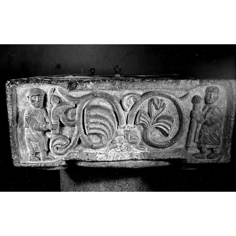 basin side 1: in the centre of the image