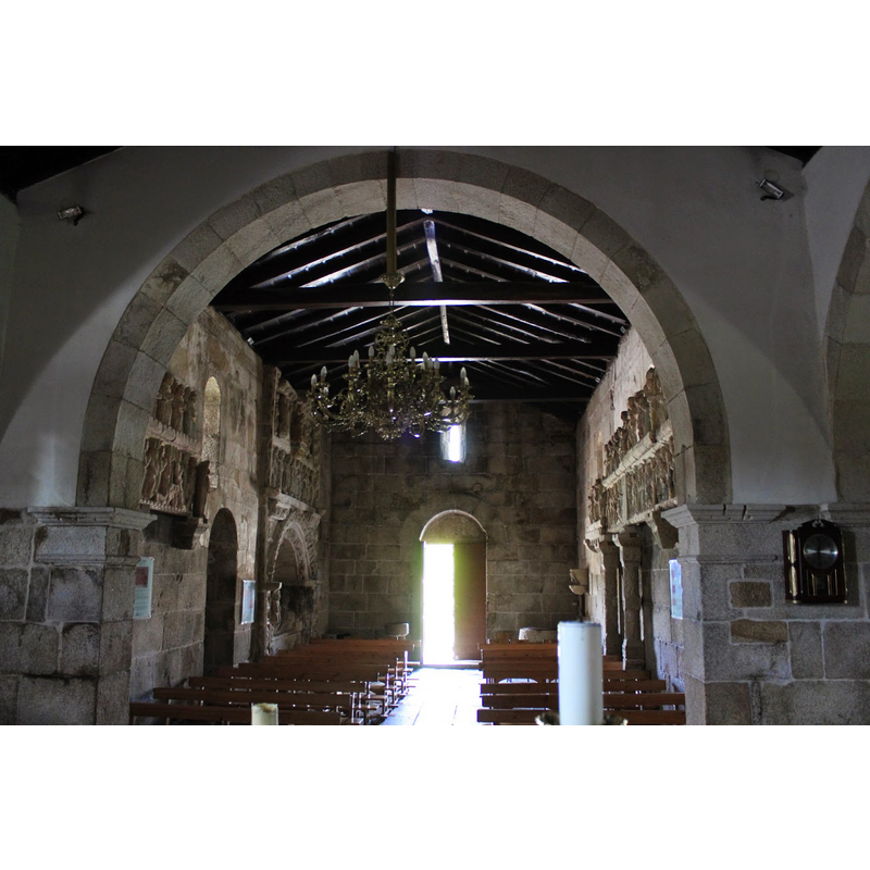 the funeral monument to abbot Lope de Ventosa is visible on the left [south] side, at the far [west] end -- the main baldaquin is visible against the right [north] wall, beyond the chancel arch