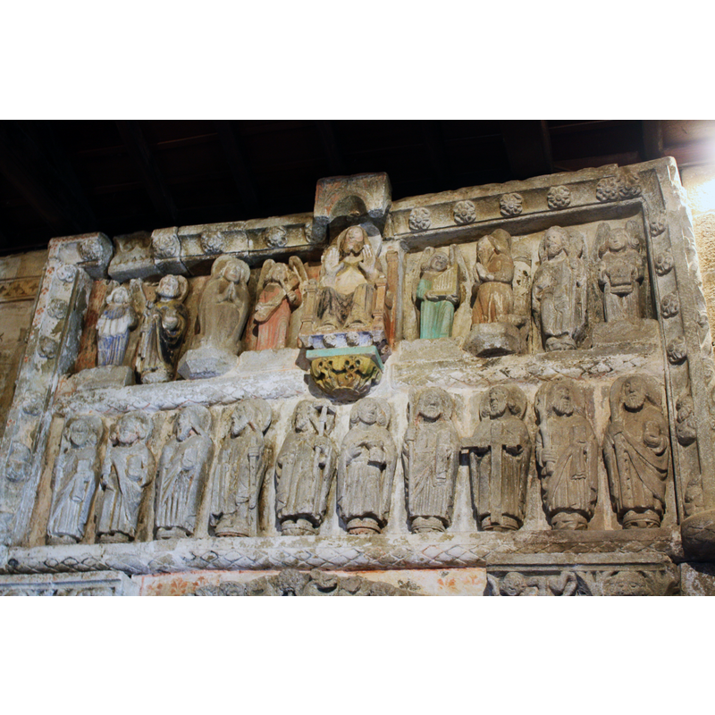 Source caption: "Deus en Maxestade e os doce apóstolos, no sepulcro de San Xulián de Ventosa (Agolada, Pontevedra)"