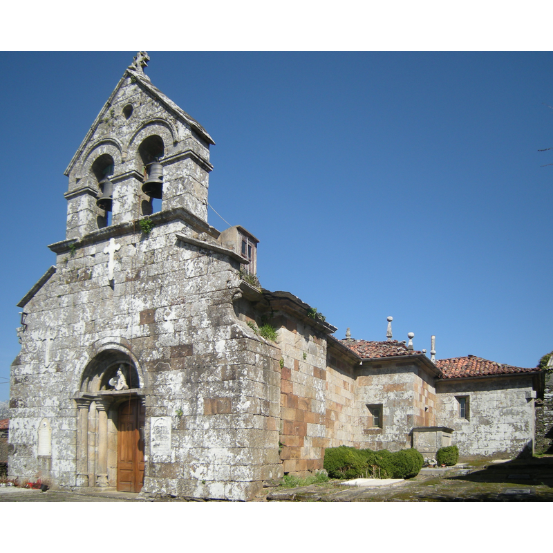 Source caption: "Igrexa de Santa María de Donramiro, Lalín. Igtexa románica moi modificada."