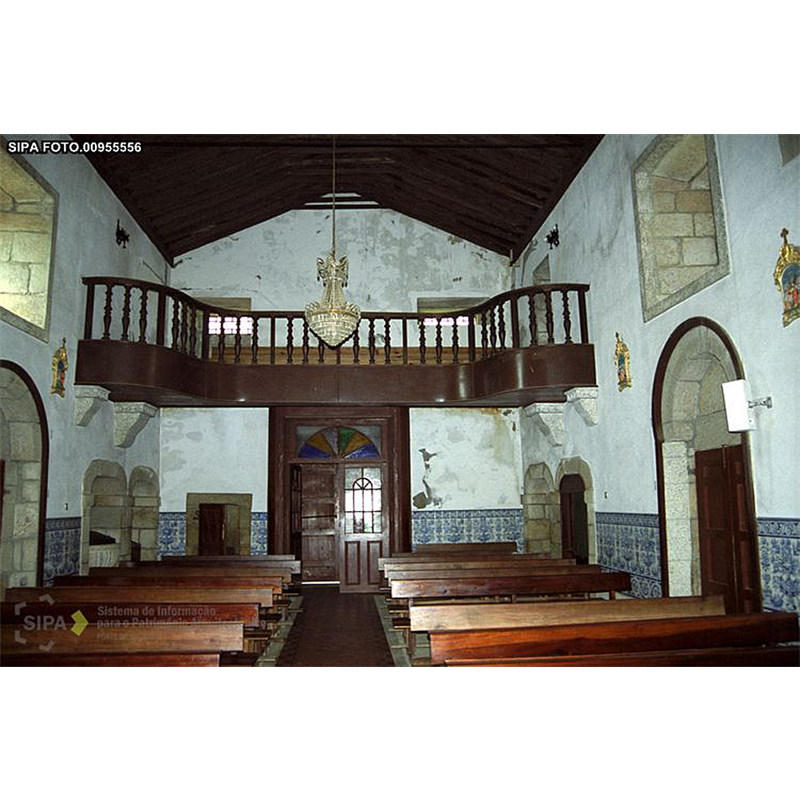 the alcove with the baptismal font can be seen at the far [east] end, left [north] side