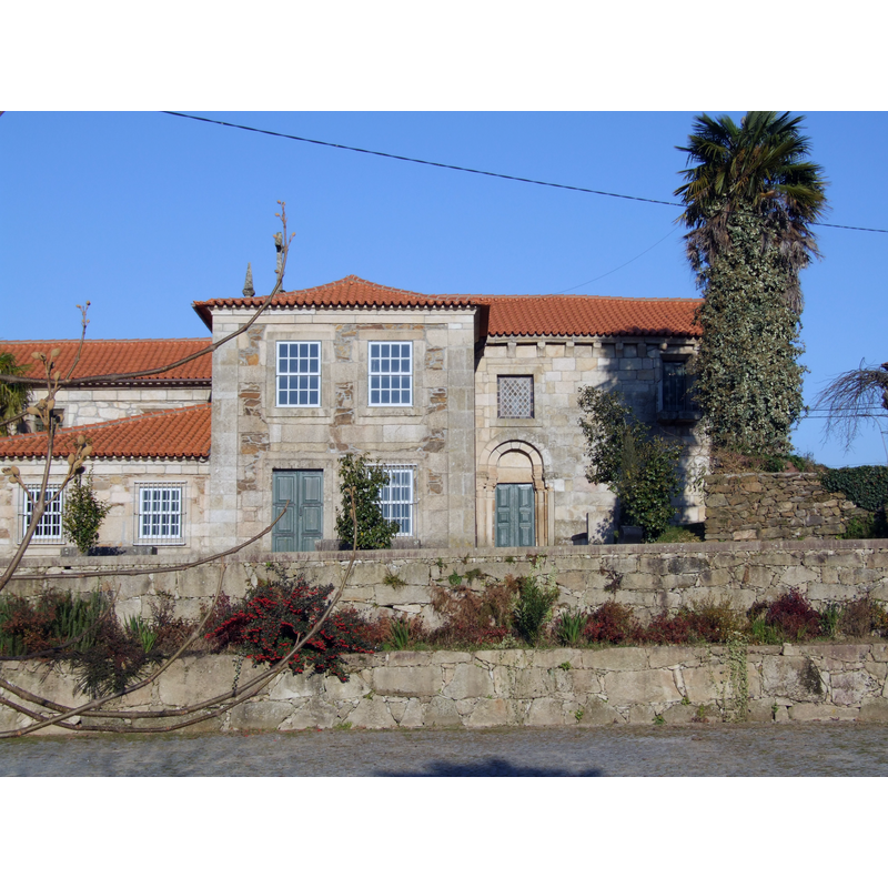 the palm tree on the right hides the west end of the church