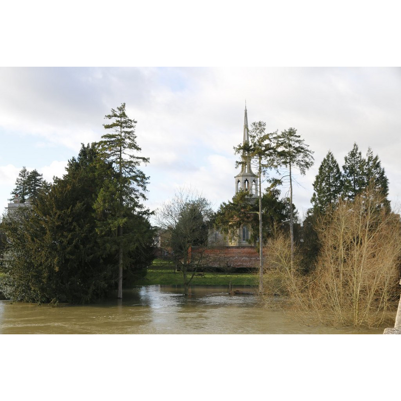 Source caption: "View of the flooded Thames by Wallingford Bridge looking towards St Peter's Church."