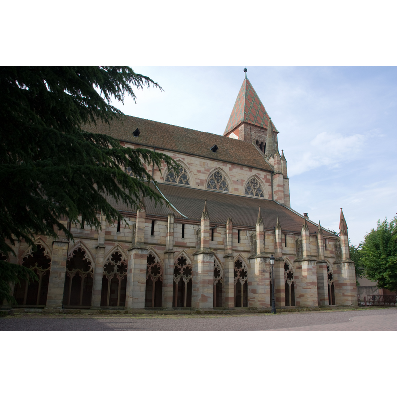 Source caption: "La façade Nord et les galeries du cloître"