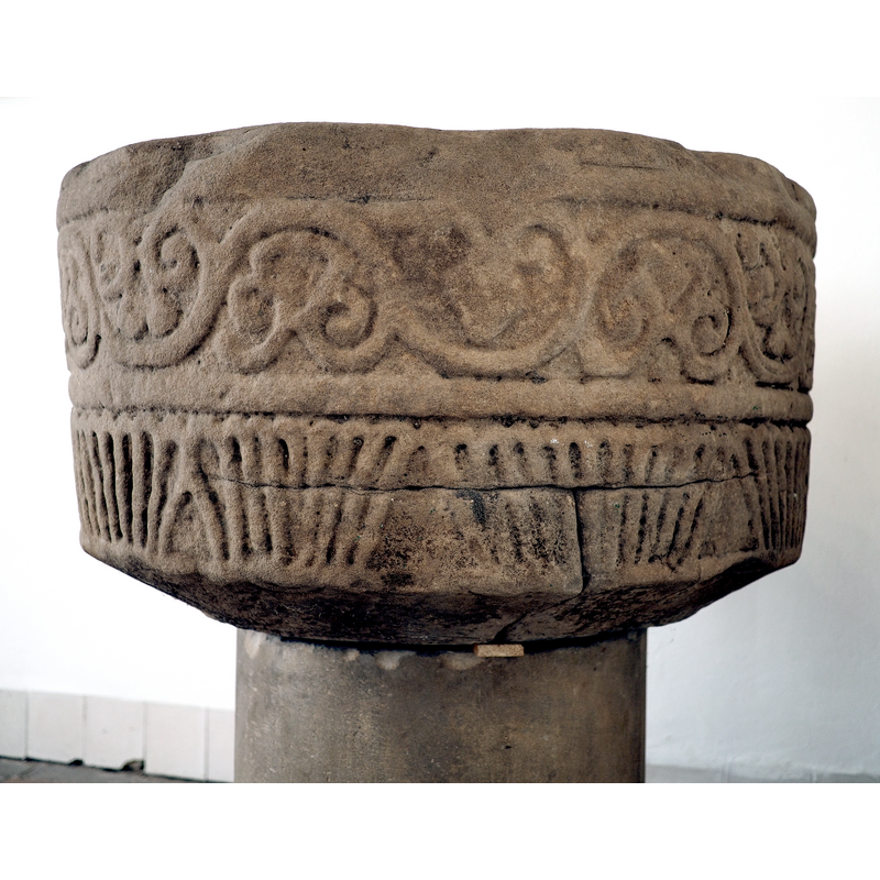 as exhibited in the Stedelijk Museum, Zutphen, Netherlands, in May 2015 [NB: the pedestal base is not original] -- notice the large damage area at the bottom, and the missing part of the upper rim