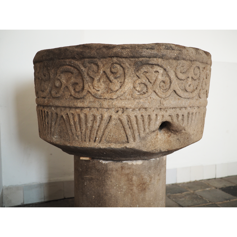 as exhibited in the Stedelijk Museum, Zutphen, Netherlands, in May 2015 [NB: the pedestal base is not original] -- the large orifice corresponds to a small drain hole on left side of the bottom of the inner well; it was probably done when the font was used as water-trough in a garden