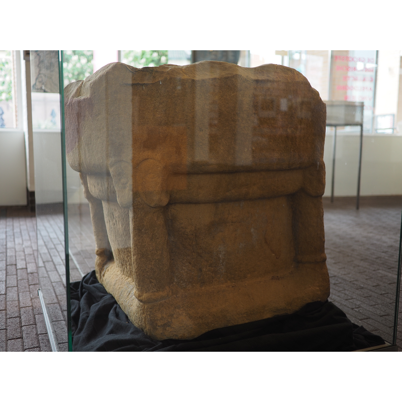as displayed in the CODA Bibliotheek space, CODA Museum, Apeldoorn, Netherlands, in May 2015