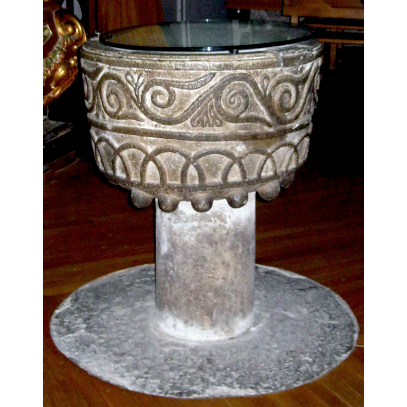 as displayed in May 2015, with a glass top