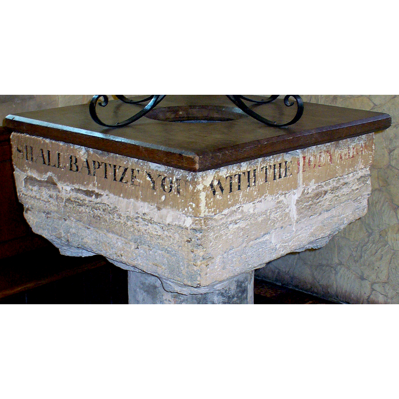 notice the stumps of the four angle colonnettes of the original base