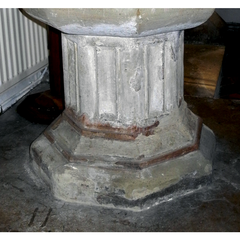 eight vertical piping on the stem of the base alternates with niches between them -- the 17th-century base