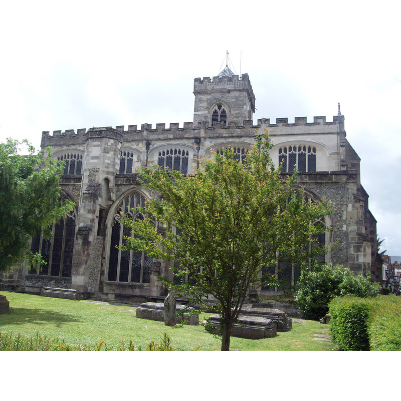 Source caption: "St Thomas & St Edmund Church, Salisbury. The Church of St Thomas a Becket stands in its own square at the north end of the High Street, a few hundred metres from the Cathedral Close. Its site lays claim to the first active place of worship in New Sarum prior to the building of the Cathedral, but most of its fabric dates from the fifteenth century."