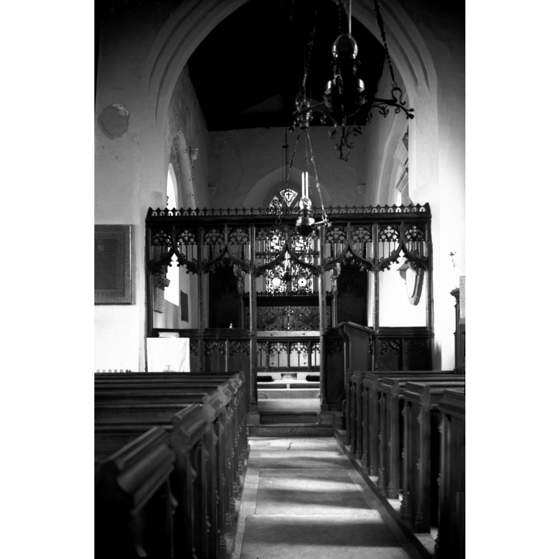 Source caption: "The walls are mainly Early English with Decorated and Perpendicular windows inserted. Modern roofs and benches."