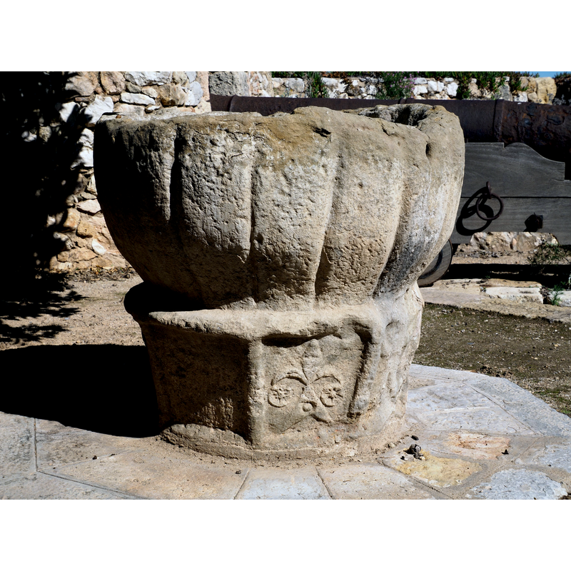 notice the hole in the basin, upper right area