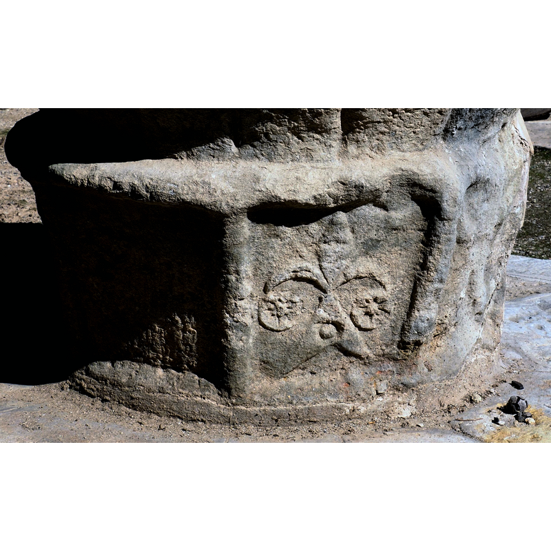 the combination is reminiscent of some of the Morisco decorations on glazed ceramic fonts of the late-15thC of southern Spain