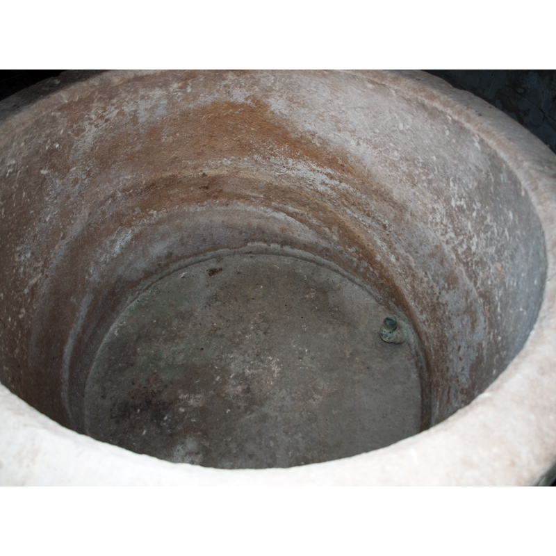 the now plugged drain is visible at the bottom of the basin, right side
