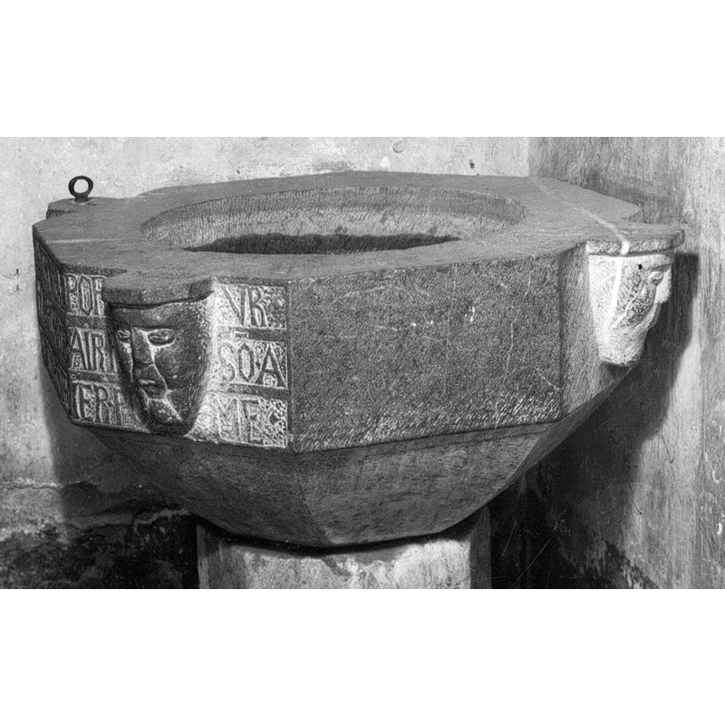 it appears this part of the basin side was left blank or unfinished on purpose