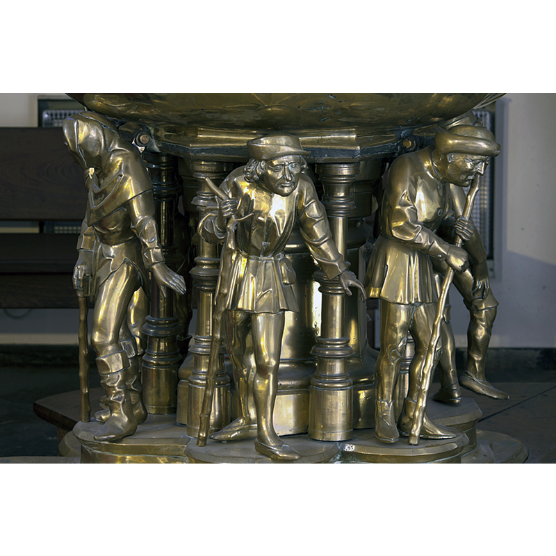 the combination of dynamic figures and static colonnettes that makes up the base of the font; despite appearances, one gets the feeling that the figures are much too fragile in their construction to support any real weight