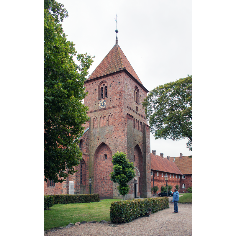 The church was historically towerless until the restoration of 1918.