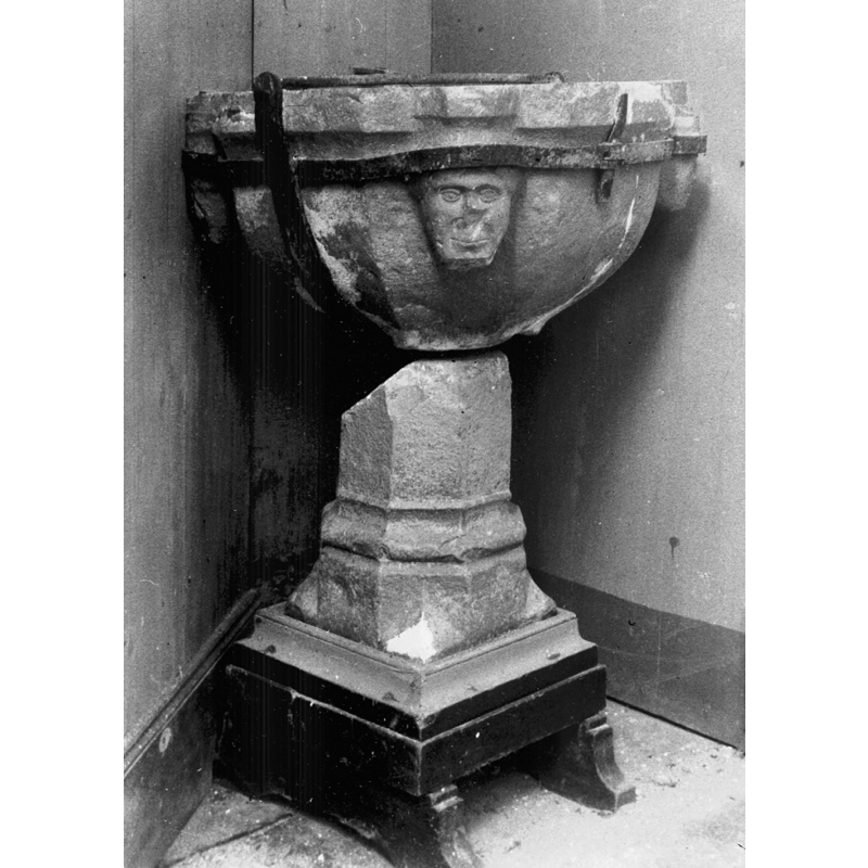  the damaged basin caged in an iron frame in 1940