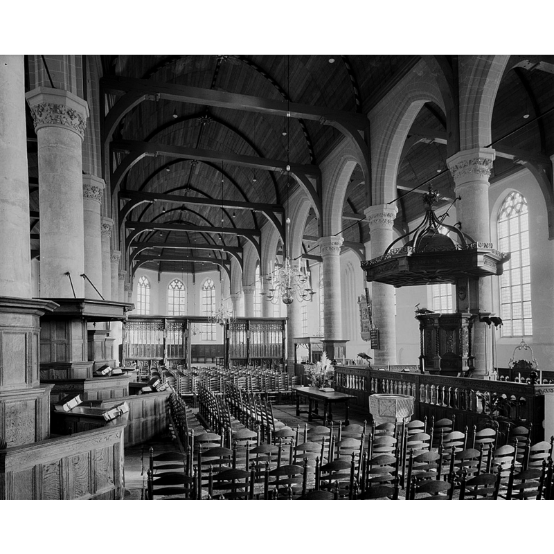 the baptismal font stands in the nave, towrds the south arcade, near the foot of the pulpit