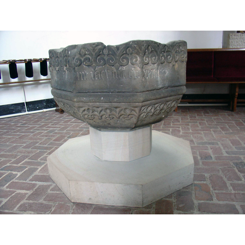 the old font in the context of the east end of the church in 2008; it had been restored to the church in1989; the stem and lower base are modern