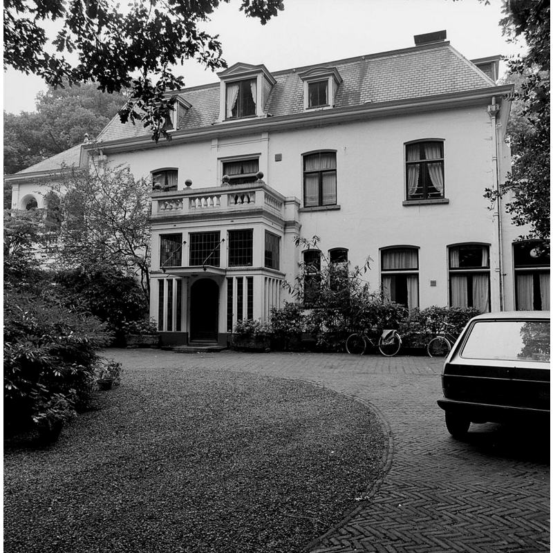 Landgoed Het Stroot, in which gardens the old font is located