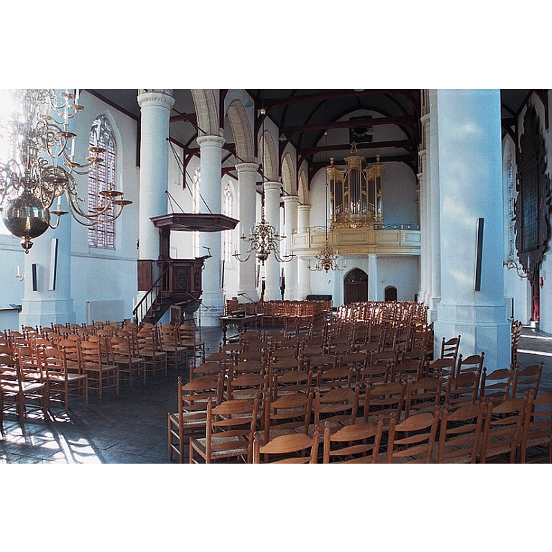 the font is partially visible next to the pulpit, to the west of it