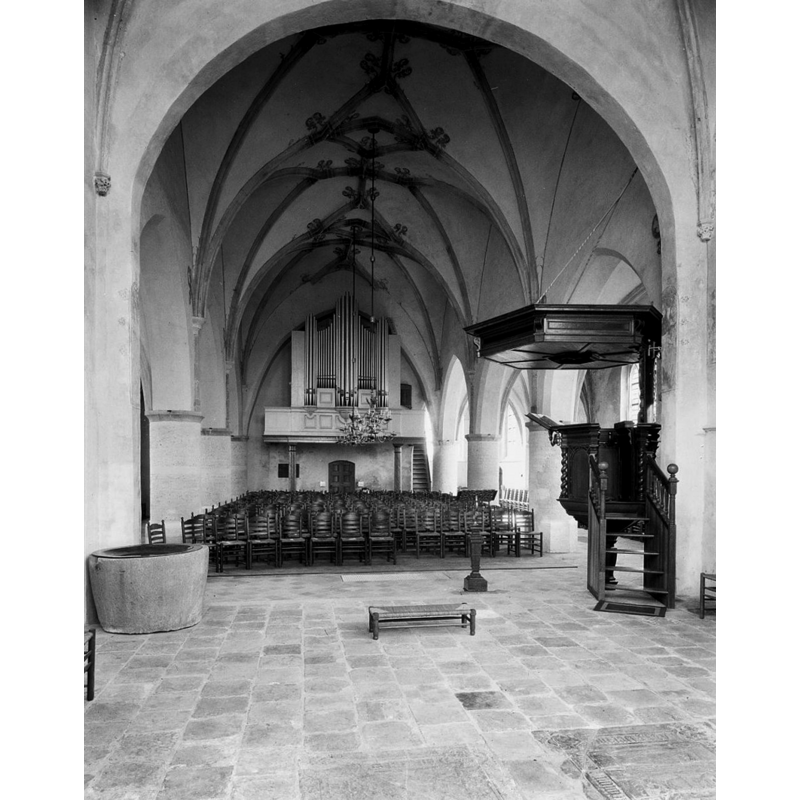 the old font in the foreground, left [south] side