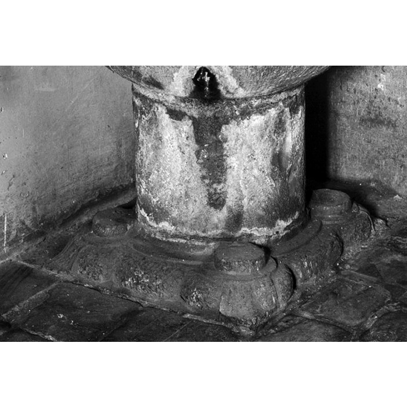 the lower base of an earlier font here