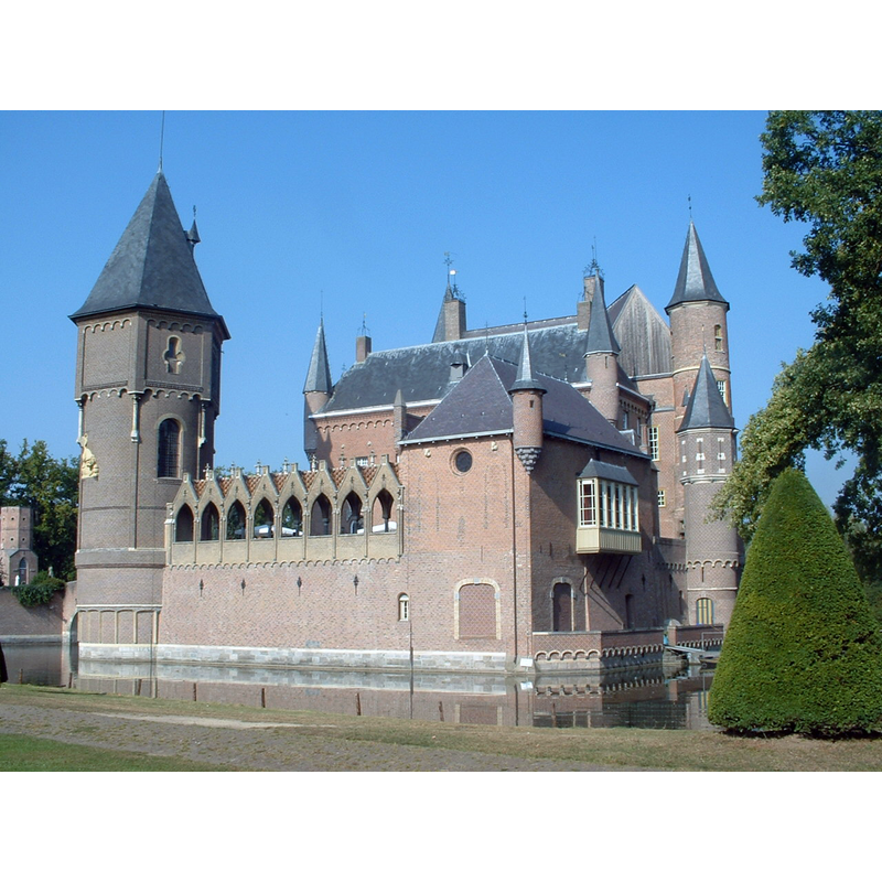 Kasteel Heeswijk in 2009, after its 2005 restoration