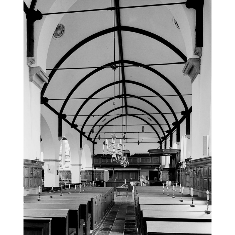 the font is visible on the right [south] side, left [north] of the pulpit