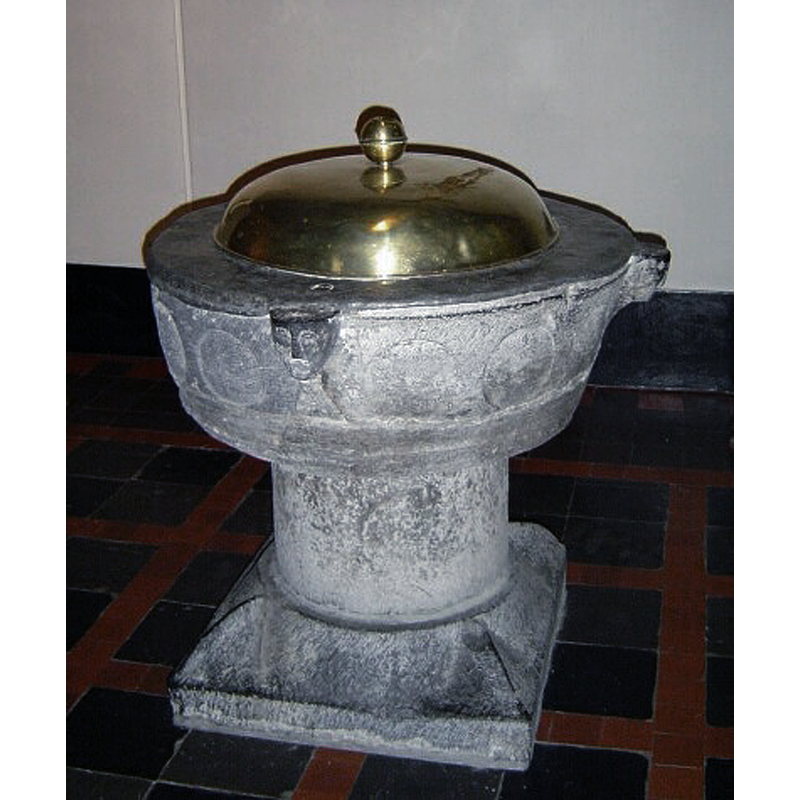 pairs of large incised circles on the basin sides, between the heads