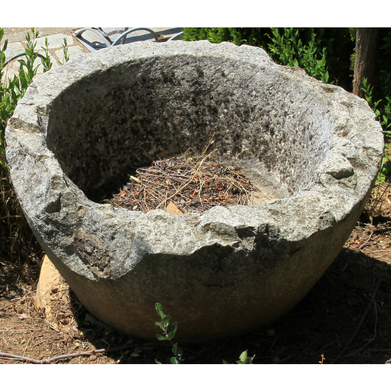 showing the damage to the upper rim