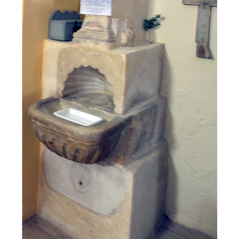 probably a lavabo / piscina rather than a stoup