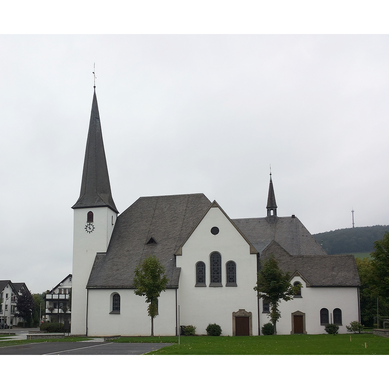 Römisch-katholische Pfarrkirche St. Hubertus, Dorlar, where the old Kirchilpe font is now