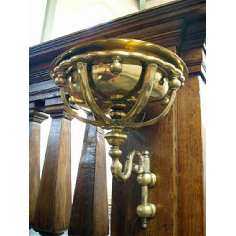 the pulpit-mounted ashtray-like font of the Reformed Church at Nigtevecht