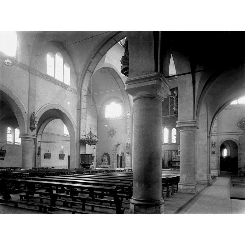 interior of one of the now demolished churches in Brunssum -- Source caption: "Rooms-Katholieke Gregoriuskerk: Interieur, overzicht vanuit het middenschip naar de preekstoel - Brunssum, Dorpstraat - Gregorius de Grote (1919 - 1964) - inmiddels afgebroken".