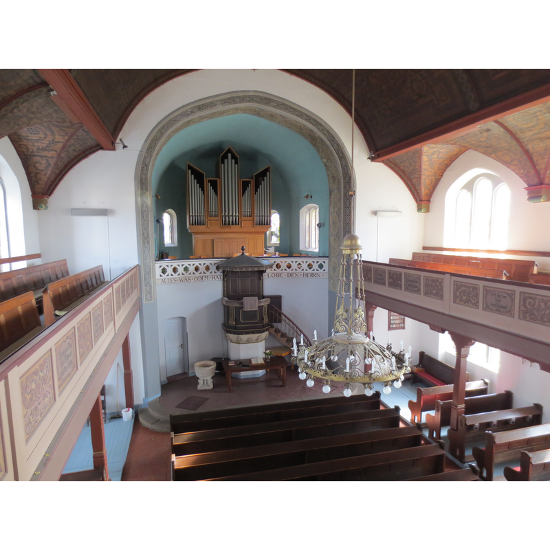 Source caption: "Emden-Borssum reformierte Jugendstilkirche Orgel" -- built 1913 on the site of the demolished medieval church at Klein Borssum -- notice the old font from Gross Borssum, now in this church, at the east end, north side of the pulpit