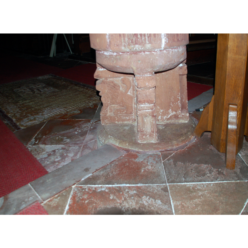 seen here on the left and front cookie-cutter type set at 90-degree angles of the centre