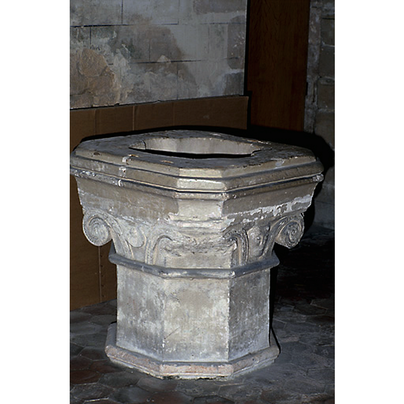 the irregularity of the inner well shape can be seen here