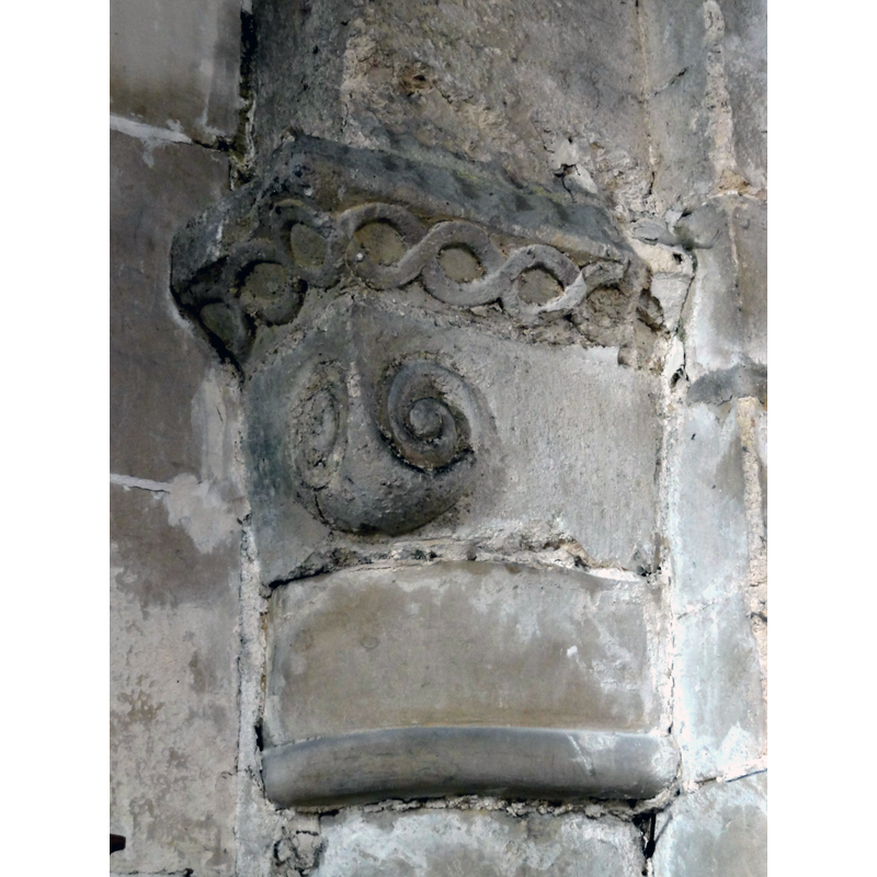Source caption: "Chapiteau du pilier nord-ouest de la croisée du transept."