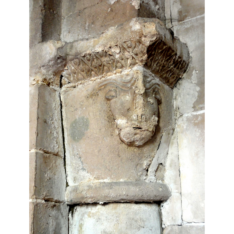 Source caption: "Chapiteau du pilier sud-ouest de la croisée du transept."
