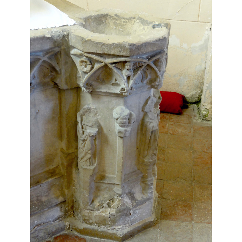 the figure holds an object that could be a club in the right hand, and another object in the left hand (James the less? / Judas Thadeus?)