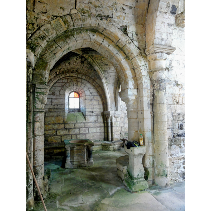 Source caption: "Chapelle des fonts baptismaux, vue depuis la base du clocher."